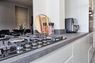 The Opulent Property Project Southend Beach House Sleeps 8 Free Parking x 2 Perfect for Contractors 4 King Beds or 8 Single Beds - 3