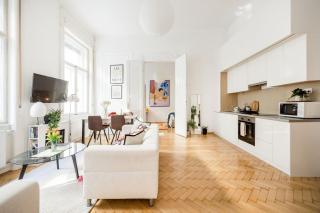 Discover Your Budapest Retreat-Walk to Downtown - 8