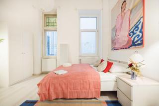 Discover Your Budapest Retreat-Walk to Downtown - 4