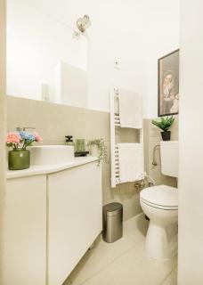 Discover Your Budapest Retreat-Walk to Downtown - 2