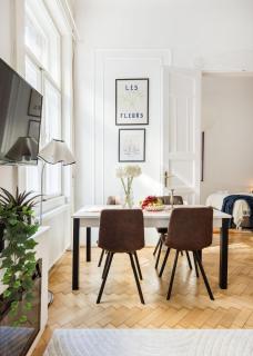 Discover Your Budapest Retreat-Walk to Downtown - 4