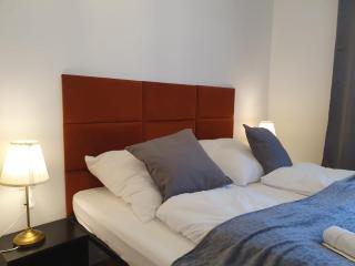 Contemporary 2BR Apartment, Central Location - 9