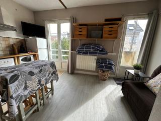 Studio in residential area - 1