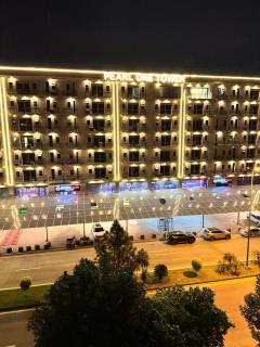 1 Bed apartment sitting area attached kitchen and bathroom with hot n cool AC - 7