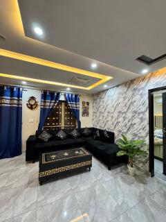 1 Bed apartment sitting area attached kitchen and bathroom with hot n cool AC - 2