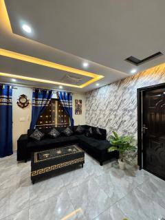 1 Bed apartment sitting area attached kitchen and bathroom with hot n cool AC - 1