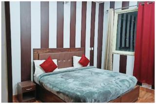 Mountain Valley View Maya Hotel Near The Mall Road - Free Parking - Restaurant Facilities - Hygiene and Spacious Room - The Best Mountain Views Hotel In Mussoorie - 5