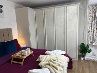 Modern and Spacious 3 Bed retreat - Bracknell - 7