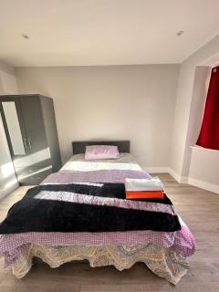 London Luxury Home Stay - Edmonton - 0