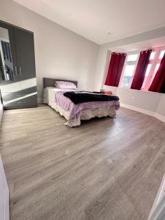 London Luxury Home Stay - Edmonton - 2