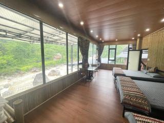 Number 6 Homestay & Tours - 3