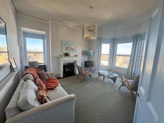 Sea views at Carina centrally located in village - 2