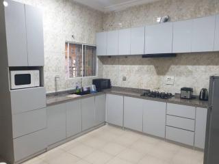 Peters 3 Bedrooms Duplex Service Apartment - 7