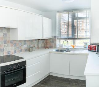 Bright 3BDR Apartment with Balcony in Central Hove - 9