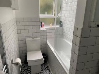 Bright 3BDR Apartment with Balcony in Central Hove - 5