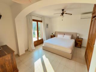 Beautiful Spacious Villa with Mountain View and Private Pool - 1