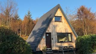 1 Bedroom Cabin with Mountain & Loch Views - Quiet Location between Glencoe & Ben Nevis - 9