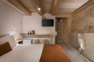 A cellar suite carved in rock - intimate hideaway! - 5