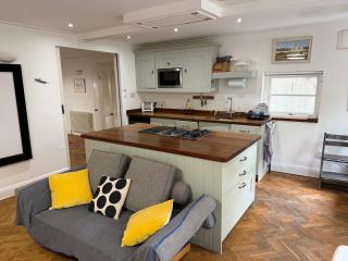 Beautiful Garden Flat with Home Cinema - 0