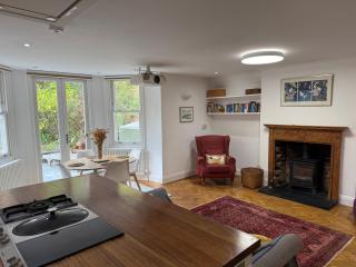 Beautiful Garden Flat with Home Cinema - 7