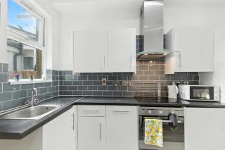 Modern 1Bed Flat, Free Parking Near East Croydon - 3