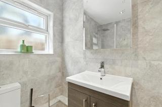 Modern 1Bed Flat, Free Parking Near East Croydon - 2