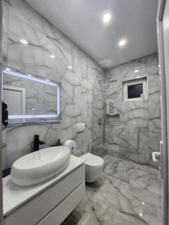 London Restaurant Hotel - 2