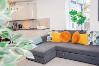 Stylish 1-Bed Flat Sleeps 4 Free Parking - 2