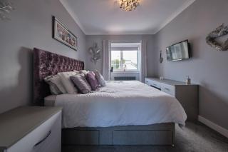 Village Stay in The Heart of Torrance - 5