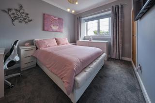 Village Stay in The Heart of Torrance - 1