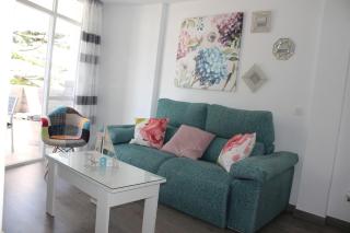 Bonito Apartamento ubicado en La Carihuela - 2