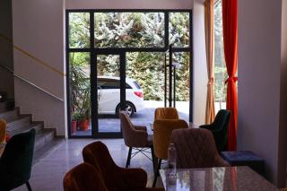 London Restaurant Hotel - 4