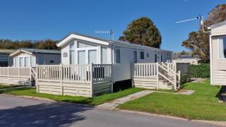 Rainbow lodge, Stay at Green Lawns, Selsey - 0