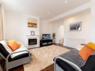 Pass the Keys 2BR House Garden Sleeps 6 Elizabeth Line - 9