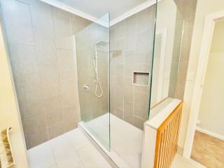 Lakeside Haven - Park the Boat, Relax and Unwind - 9