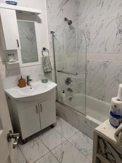 designer abode condo min to Manhattan in jersey city - 5