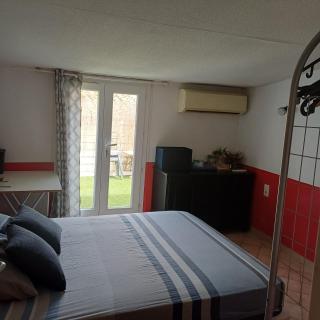 Chambre ,terrasse, a dames exclusivement women only - 0