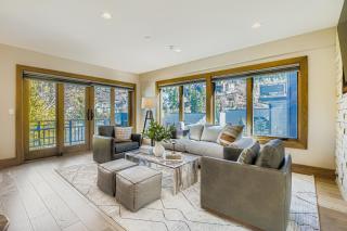 King Road Luxury Lodge, Private Hottub, Game Room, Media Room 45 home - 0