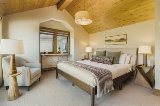 King Road Luxury Lodge, Private Hottub, Game Room, Media Room 45 home - 6