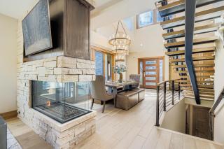 King Road Luxury Lodge, Private Hottub, Game Room, Media Room 45 home - 2