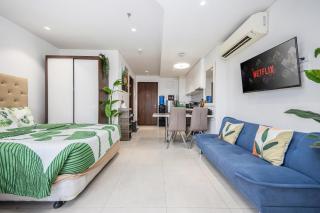 Dominiks Comfort and silent Studio Tambuli Balcony Pool Mactan Ocean View High Floor - 9