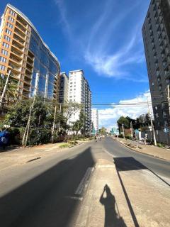 Big Cozy 1BR Stay in Valley Heights Prime Kilimani Lavington Location - 5