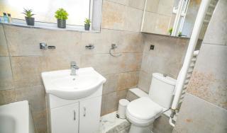 Windsor and Heathrow Stay Comfort & Free Parking - 2