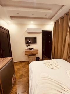 Gold pyramid view - 4