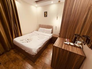 Gold pyramid view - 2