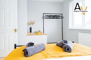 Spacious Two-Bedroom House - Driveway Parking, Garden Space, Great for Relocation By AV Hughes Properties - 9