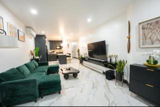 Modern Brooklyn Stay with Free Parking & On-Site Laundry - 0