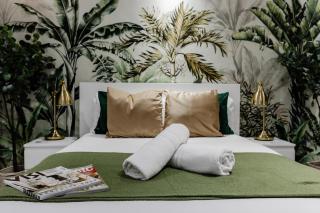 WINDOWLESS Triple Studio by Regent Street! - 9