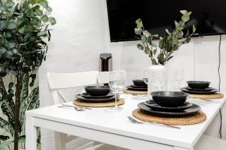 WINDOWLESS Triple Studio by Regent Street! - 8