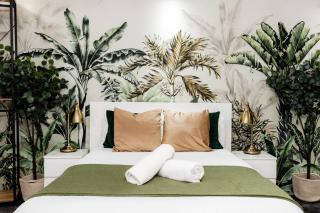 WINDOWLESS Triple Studio by Regent Street! - 4